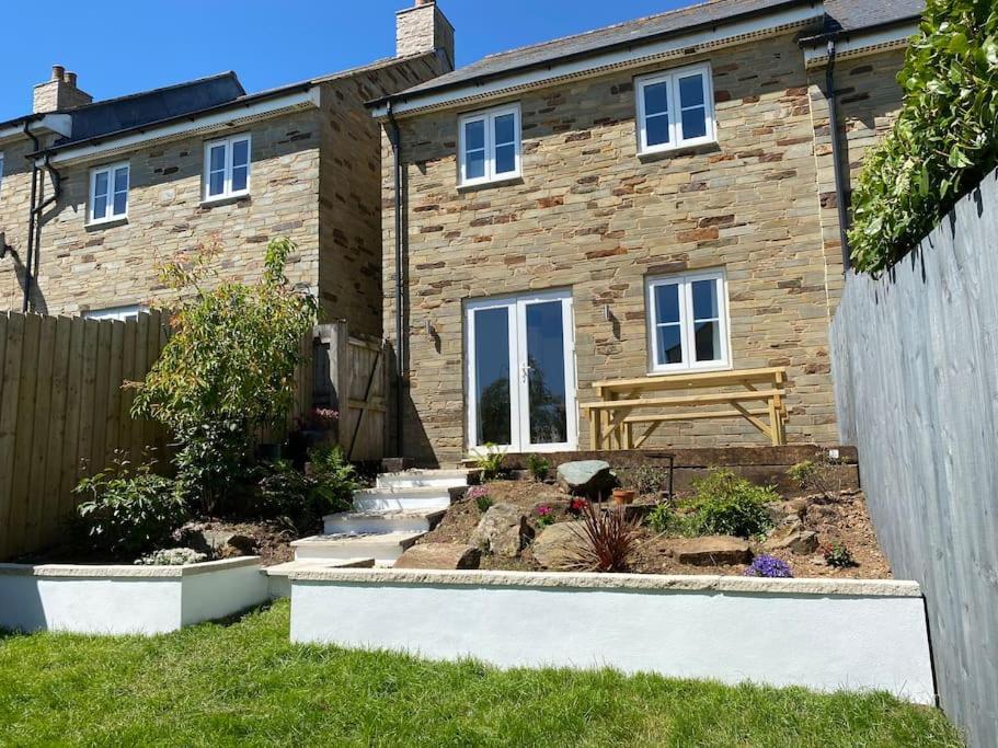Stylish 3 Bed Home With Allocated Parking For 2 Лискерд Экстерьер фото