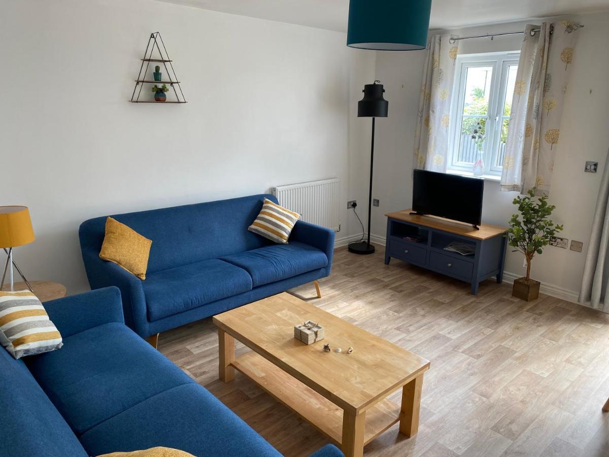 Stylish 3 Bed Home With Allocated Parking For 2 Лискерд Экстерьер фото