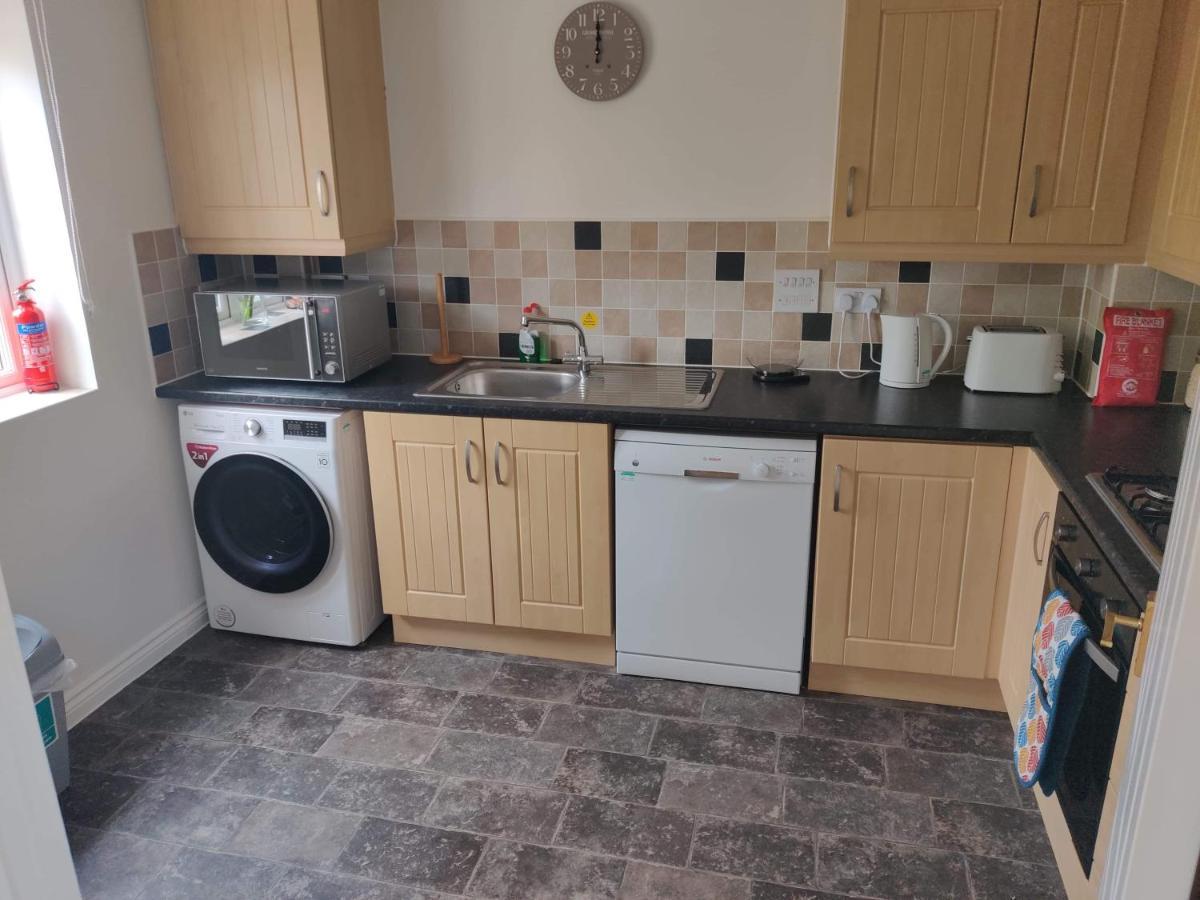 Stylish 3 Bed Home With Allocated Parking For 2 Лискерд Экстерьер фото